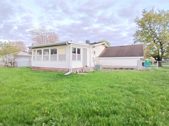 4th image of 3281 Broadmore Dr