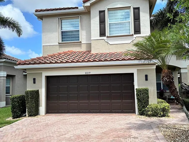 8219 Calabria Lakes Dr — Photo 85