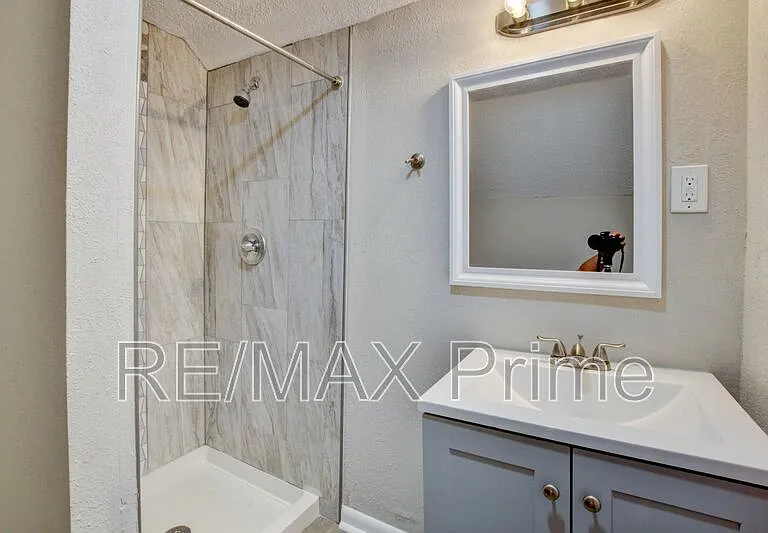 2 Clover St — Photo 11