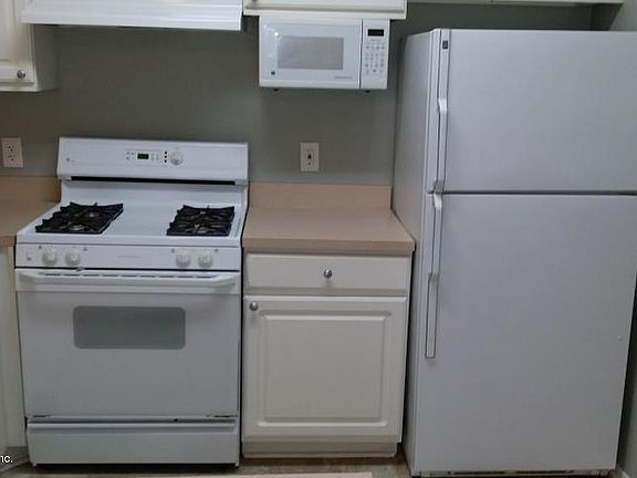 3rd image of 13810 Sutton Park Drive N #1135