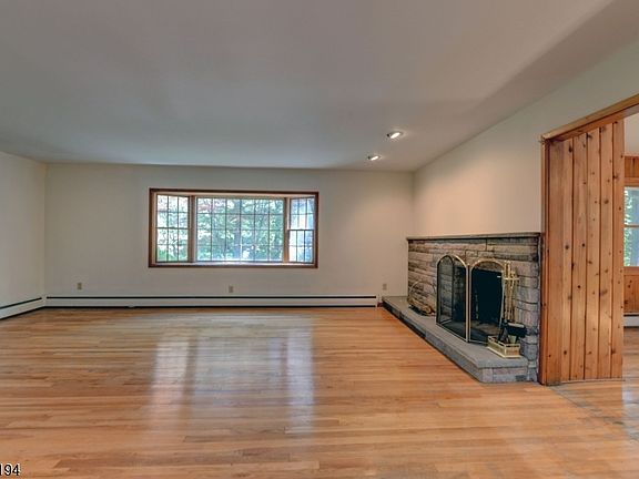4th image of 34 Knoll Rd