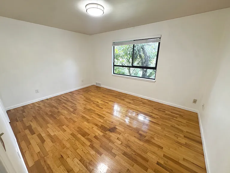 Second Bedroom (Upstairs)