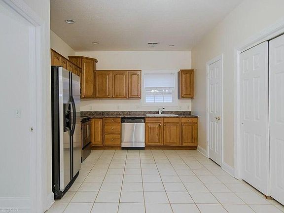 3rd image of 1727 Lions Dr