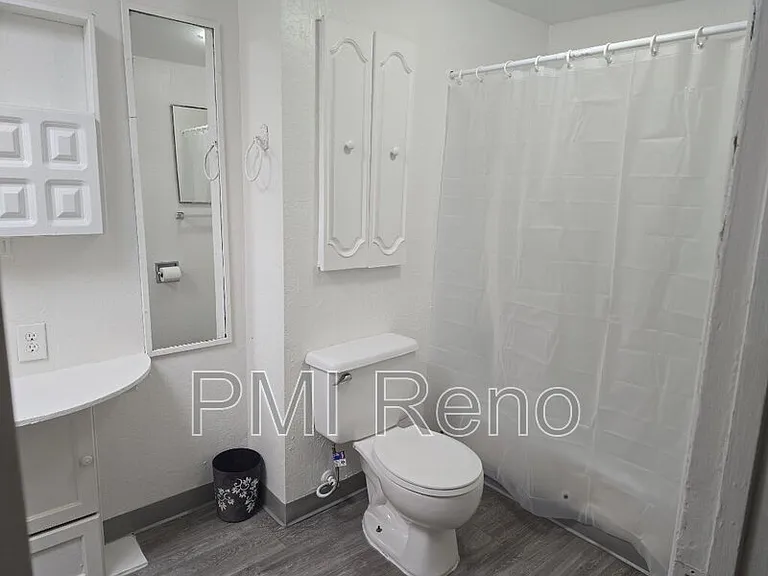 140 Victorian Ave #11 — Photo 11