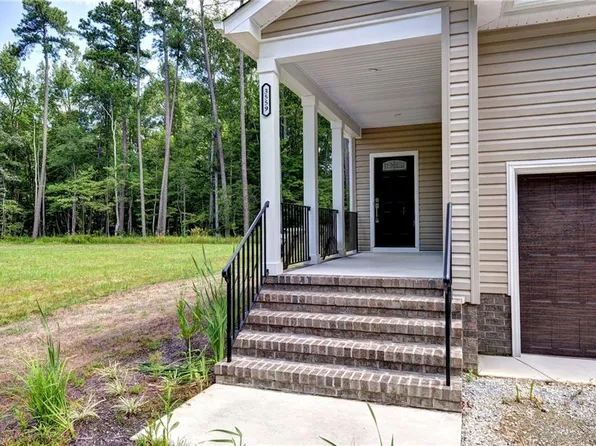 3559 Odi St, West Point, VA 23181