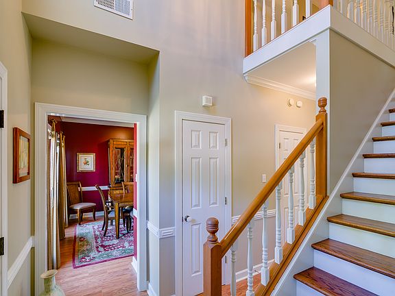 5th image of 8675 Meadow Green Dr