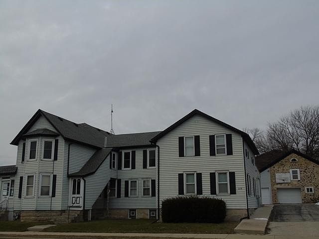 1st image of 115 Kettle Moraine Dr N
