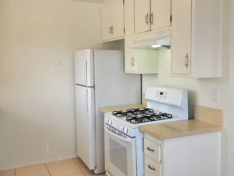 135-153 S Hemlock St — Photo 28