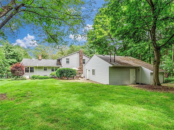 2nd image of 940 Aintree Park Dr