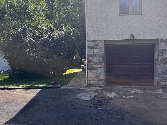 4th image of 2145 Edgehill Rd