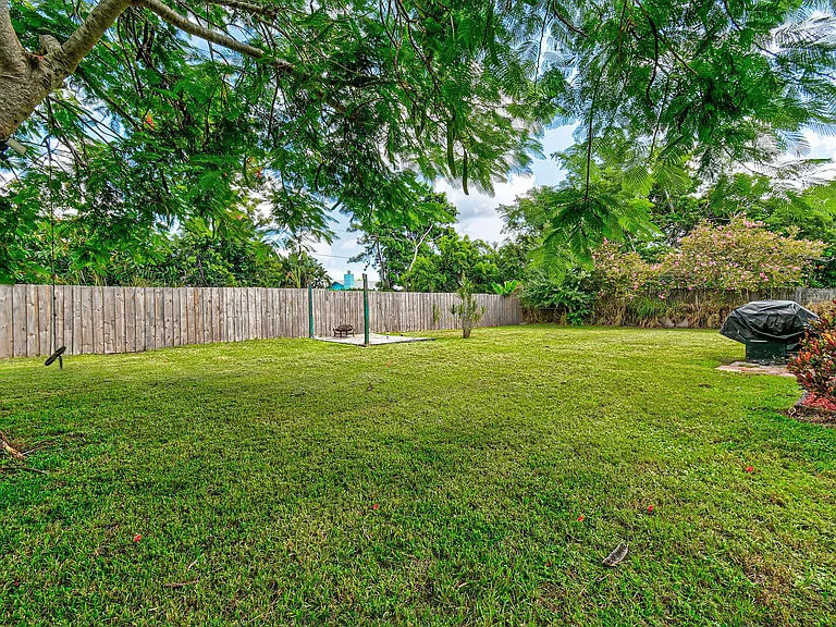 767 SE Chaloupe Ave — Photo 24