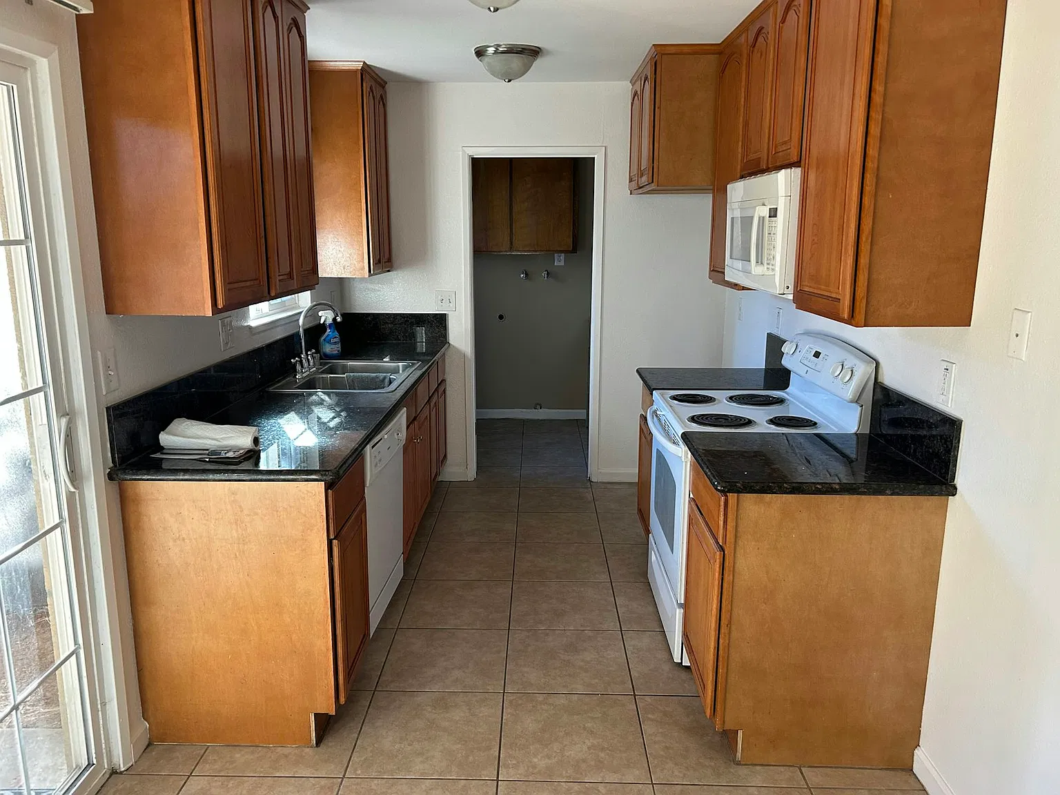 7702 Loucreta Drive — Photo 3