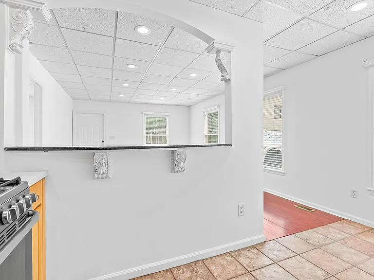 70 Linwood Ave #1S — Photo 5