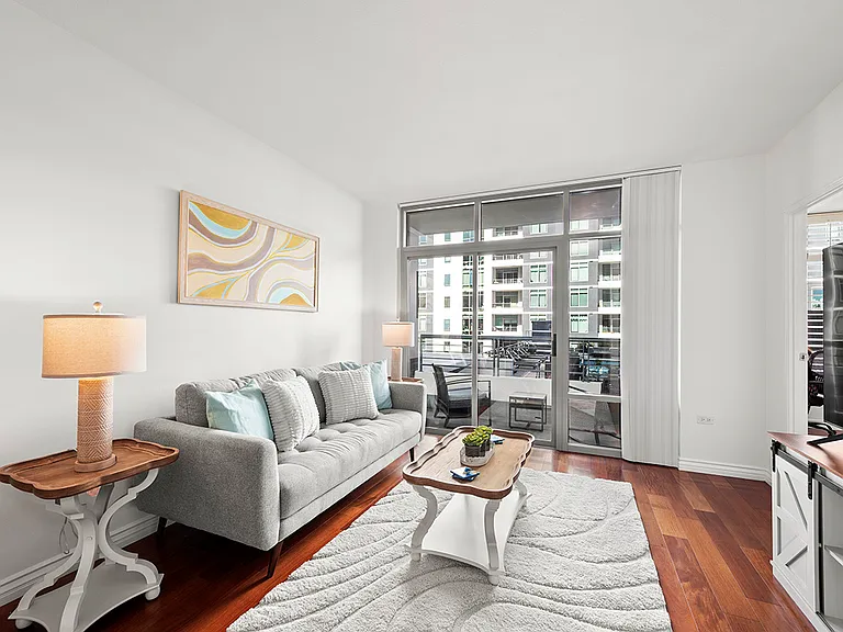 425 W Beech St #907 — Photo 11