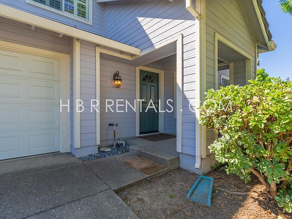 4th image of 1360 Claremont Dr