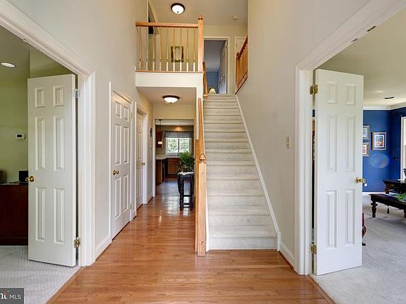3rd image of 801 Graystone Ln