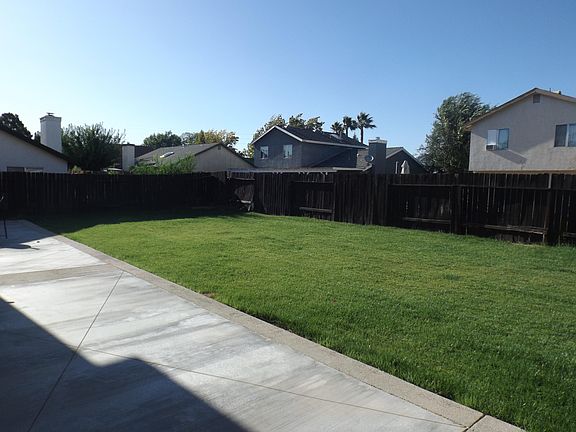 3rd image of 811 W Avenue H6