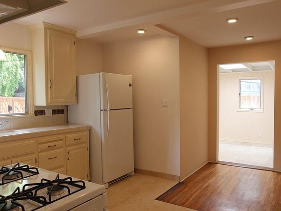 5th image of 3436 Military Ave