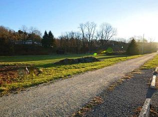 24 McClaren Rd, Coraopolis, PA 15108