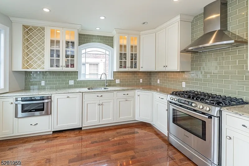 2 bed, 1.0 bath, $3,000 — Photo 3