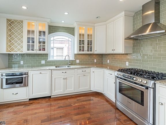 3rd image of 502 Franklin Ave