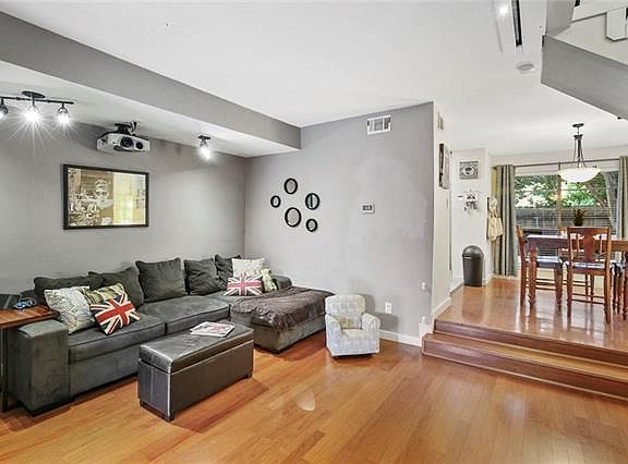 2nd image of 7175 Fair Oaks Ave #F