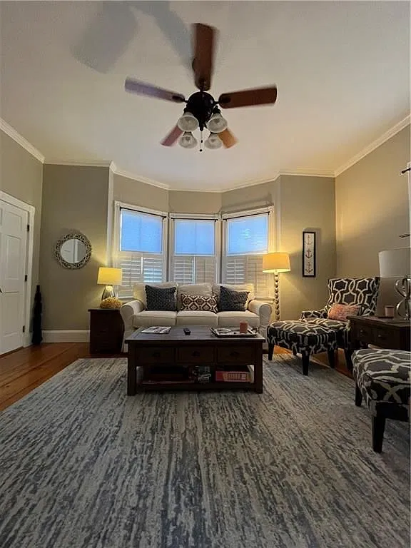 3 bed, 2.0 bath, 1350 sqft, $3,000 — Photo 1