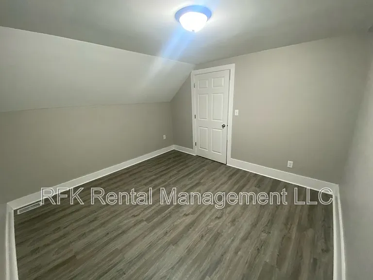 108 N 6th St — Photo 7