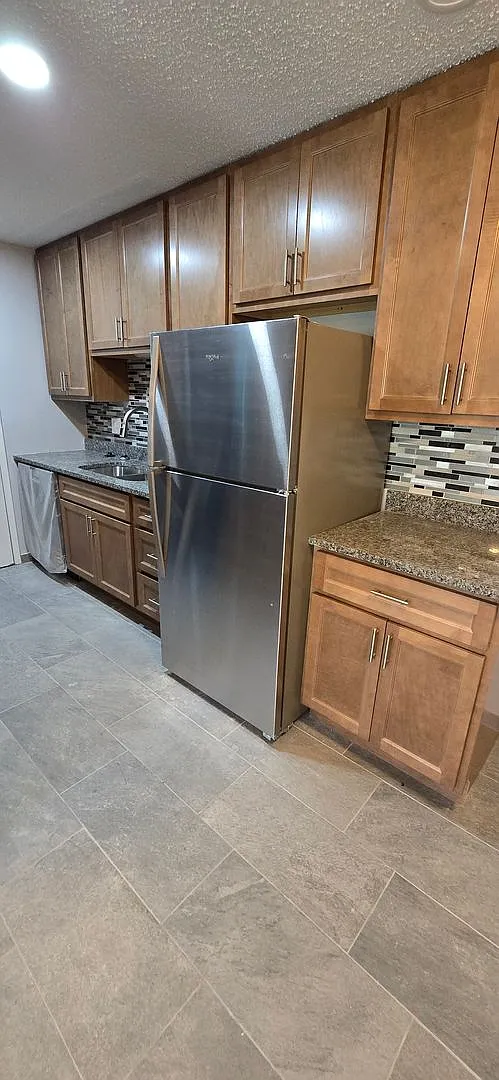 Beautifully Renovated Two Bedroom Condo in Ladue School District — Photo 2