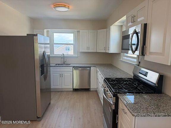2nd image of 445 E Bayview Ave