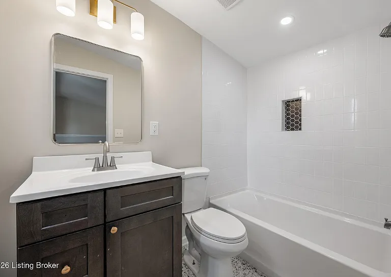 664 Lynn St #102 — Photo 20