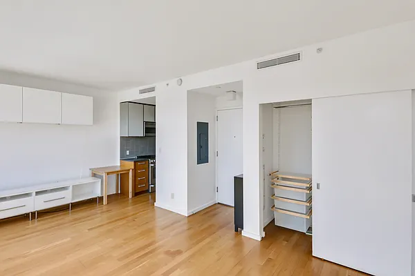 Rented by R New York | media 19