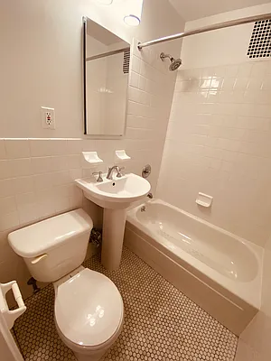 Rented by Metropolis Real Estate of Manhattan | media 16