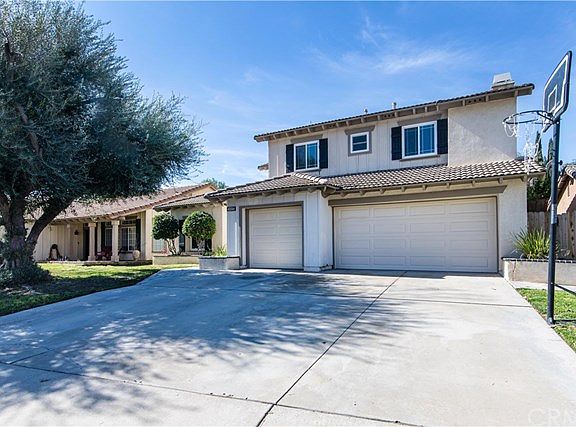 3rd image of 42084 Thoroughbred Ln