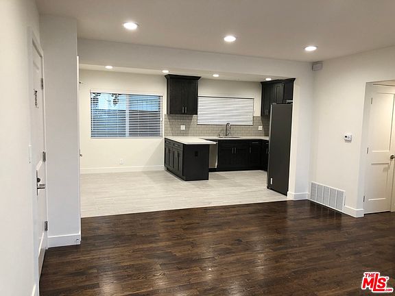 3rd image of 1065 S Sherbourne Dr