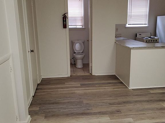 2nd image of 125 W Burke St APT 10