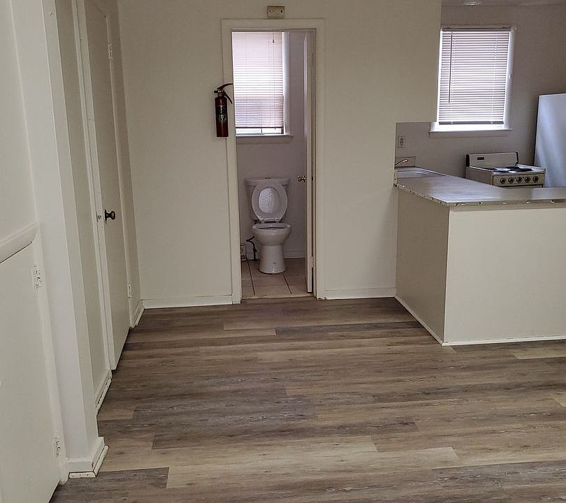 1st image of 125 W Burke St APT 10