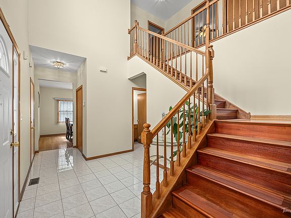 4th image of 2048 Westbury Dr