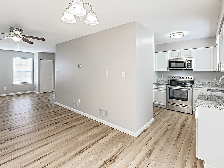 9 Arnold Pl — Photo 3