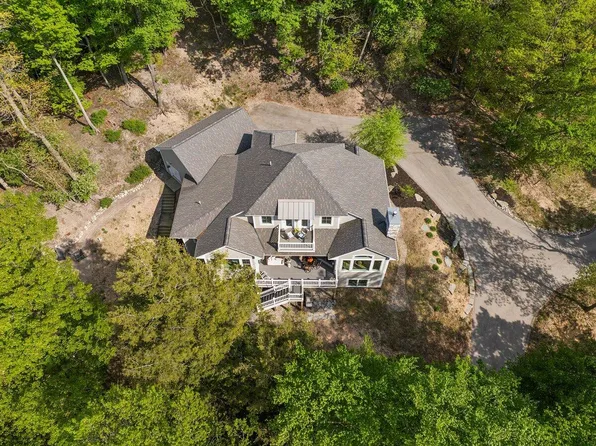 690 Dunegrass Circle Dr, Saugatuck, MI 49453