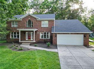 200 Deerwood Ln, Grand Island, NY 14072