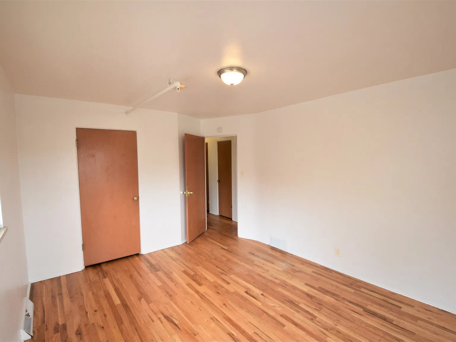 9 bed, 3.5 bath, 4254 sqft, $16,115 — Photo 3