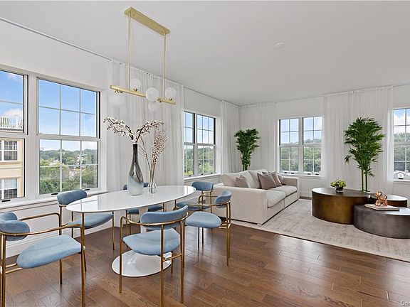 4th image of 10 Byron Pl Unit 222