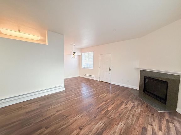 5th image of 2441 Creekside Ct