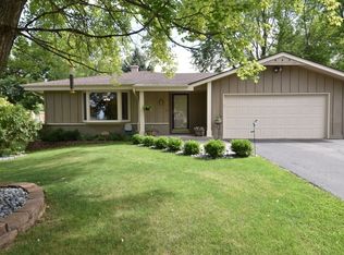 114 Armstrong Ct, Mukwonago, WI 53149
