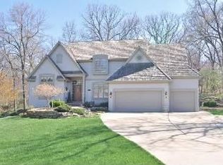 8127 NW Lakeview Dr, Parkville, MO 64152