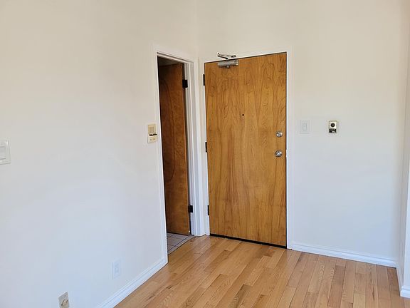 4th image of 2191 Mission St #202