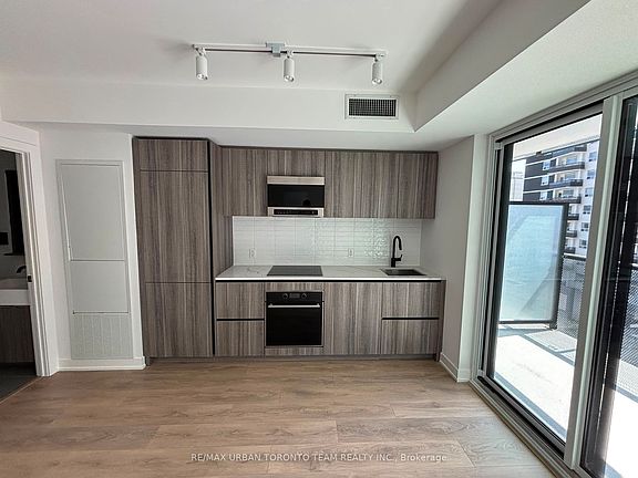 4th image of 127 Broadway Ave #413