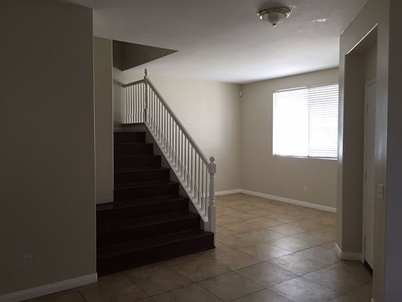 5th image of 261 E Kimberly Ct