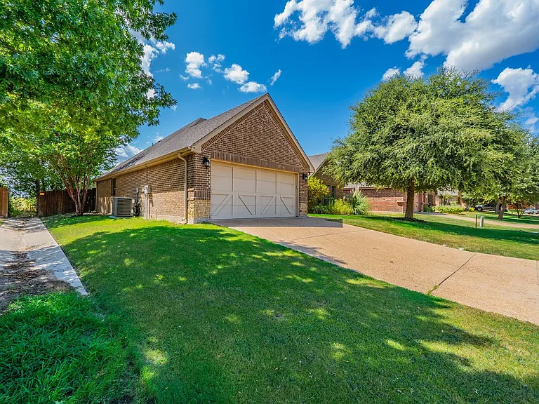 109 Chateau Dr — Photo 24
